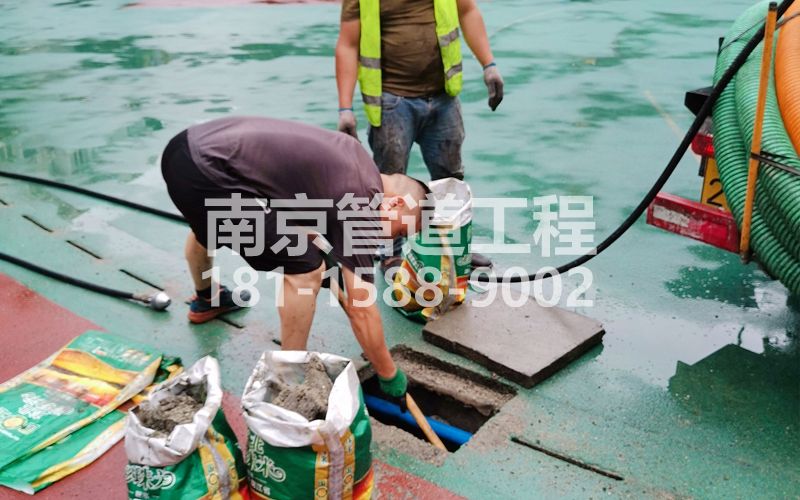 218莲花嘉园管道清淤